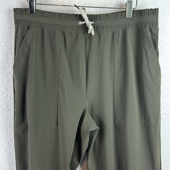 New nwot Vuori Miles Oregano green jogger XL - Picture 7 of 13